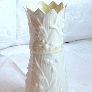 Belleek 4th era 1946-55 Lily of Valley Vase